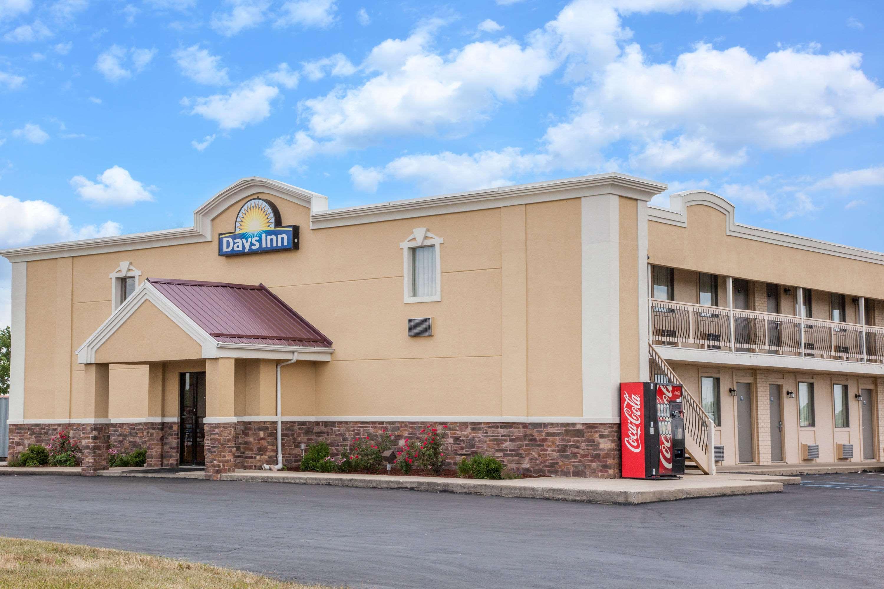 Days Inn By Wyndham Форт Уэйн Экстерьер фото